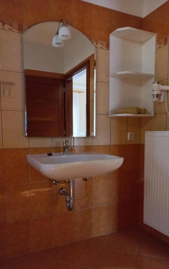 Kistolmacs Nefelejcs Fagyizo Es Apartmanhaz מראה חיצוני תמונה