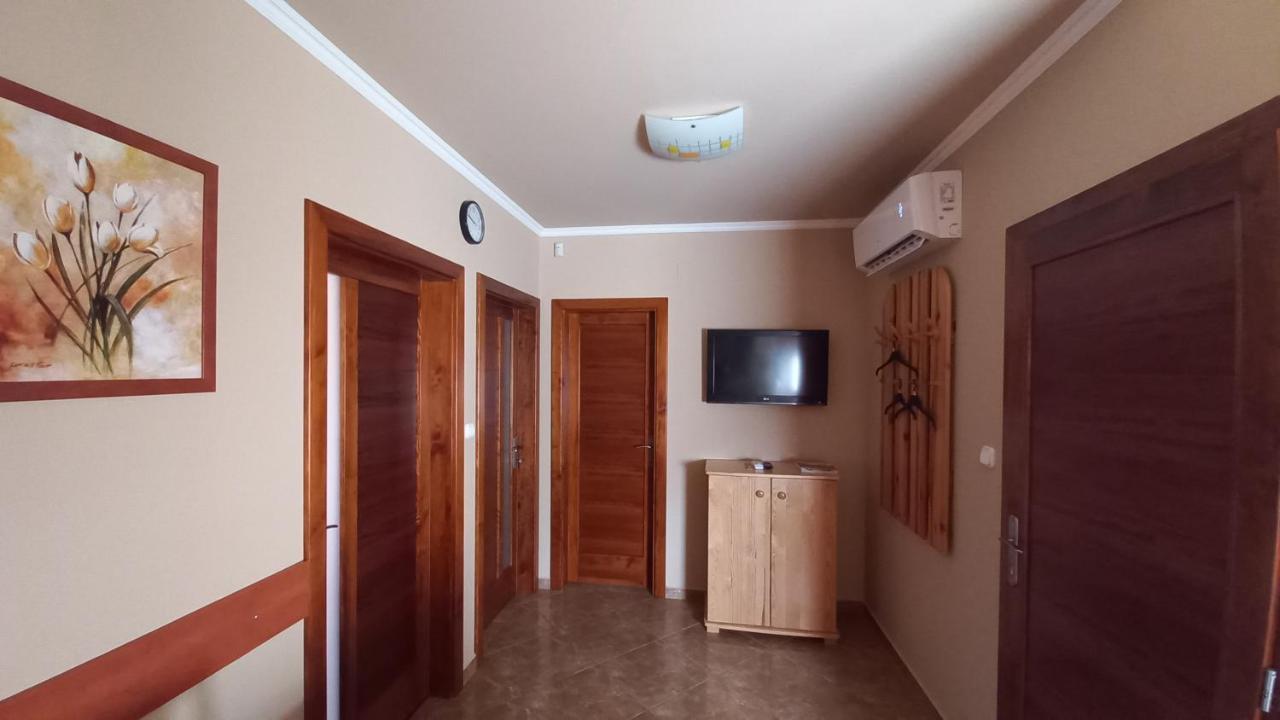 Kistolmacs Nefelejcs Fagyizo Es Apartmanhaz מראה חיצוני תמונה