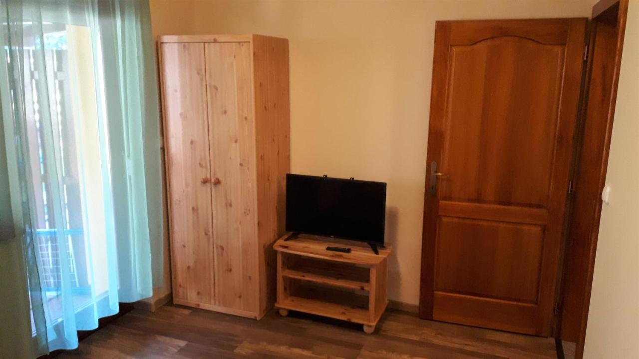 Kistolmacs Nefelejcs Fagyizo Es Apartmanhaz מראה חיצוני תמונה